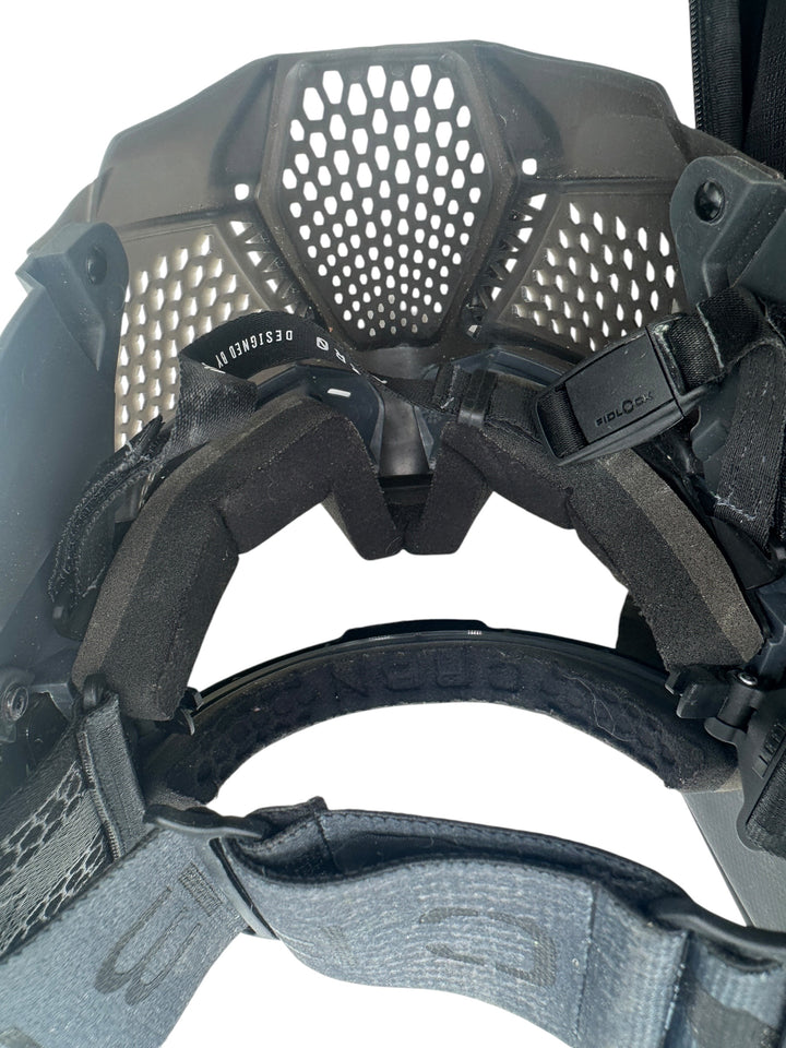 CRBN MASK BLACK USED