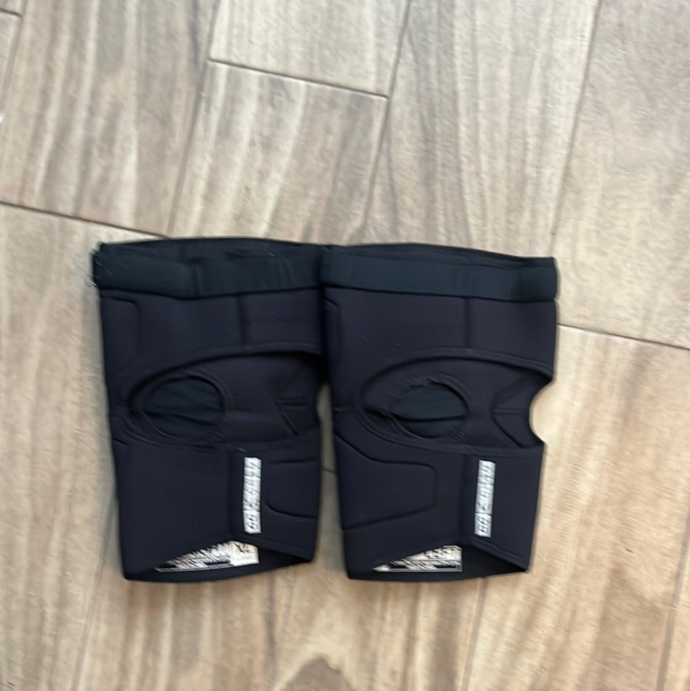 Crbn knee pads - P8Ball - Buy, Sell, Trade